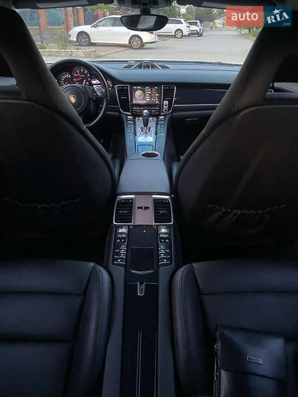 Фастбэк Porsche Panamera 2015 в Киеве фото 21 Фастбэк Porsche Panamera 2015 в Киеве