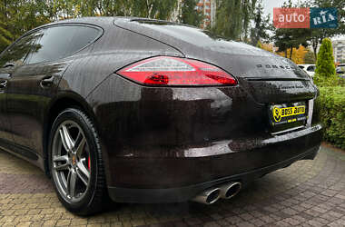 Фастбэк Porsche Panamera 2013 в 