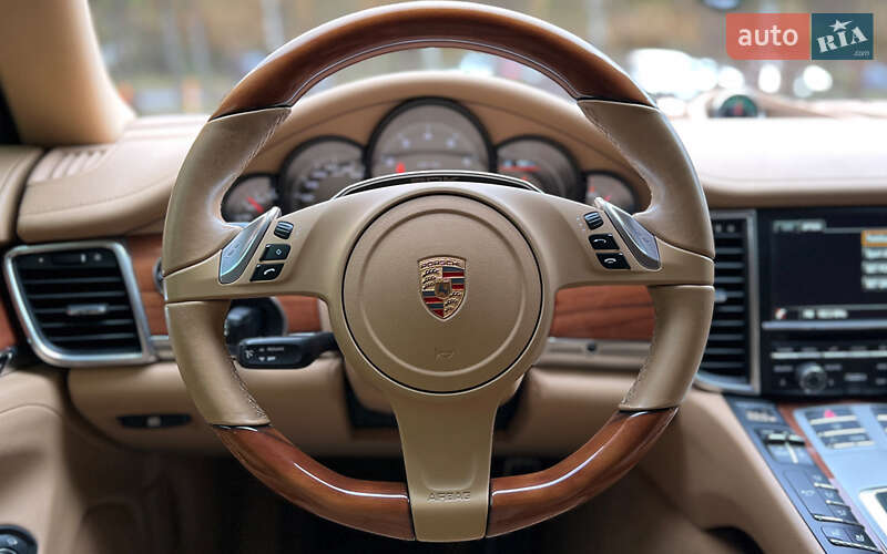 Фастбек Porsche Panamera 2013 в Львові