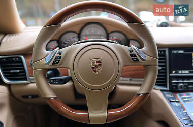 Фастбэк Porsche Panamera 2013 в 