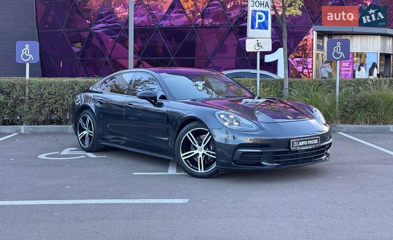 Фастбэк Porsche Panamera 2018 в Киеве