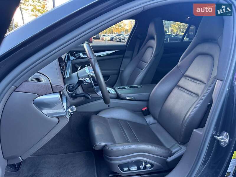 Фастбэк Porsche Panamera 2018 в Киеве