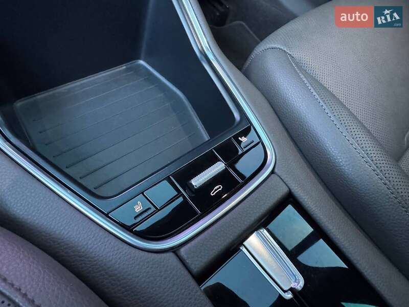 Фастбэк Porsche Panamera 2018 в Киеве