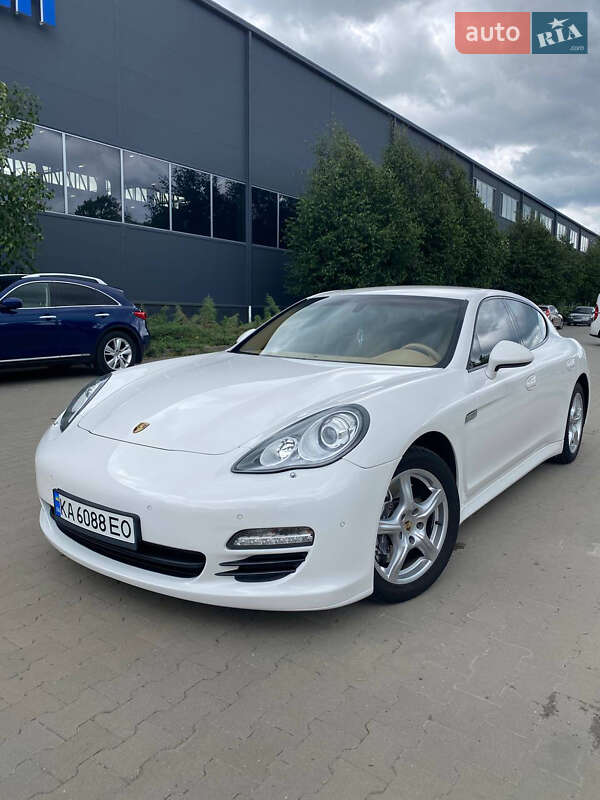 Фастбек Porsche Panamera 2012 в Білій Церкві