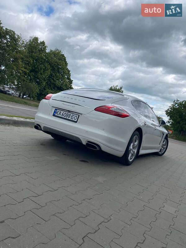 Фастбек Porsche Panamera 2012 в Білій Церкві