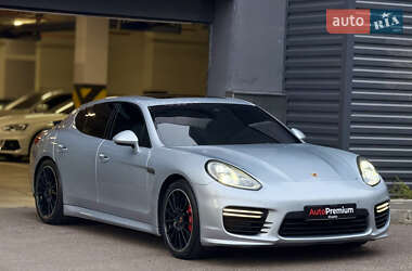 Фастбэк Porsche Panamera 2013 в 