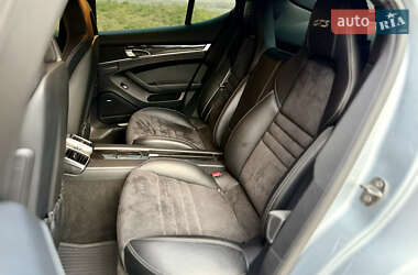 Фастбэк Porsche Panamera 2013 в 