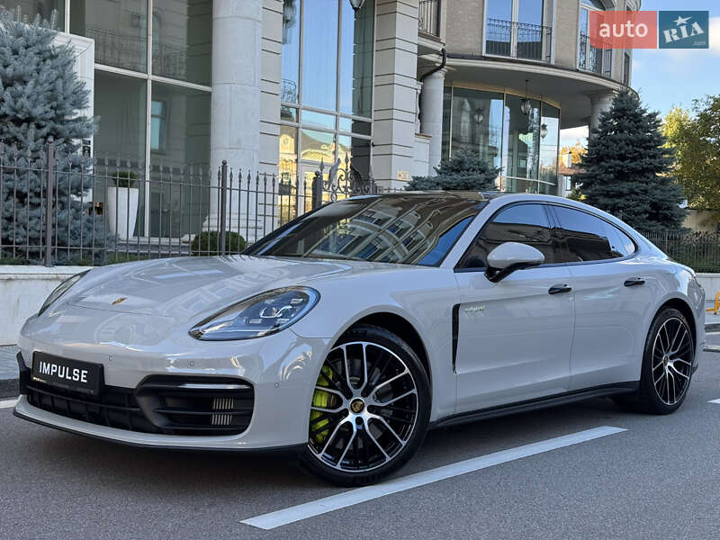 Фастбэк Porsche Panamera 2023 в Киеве