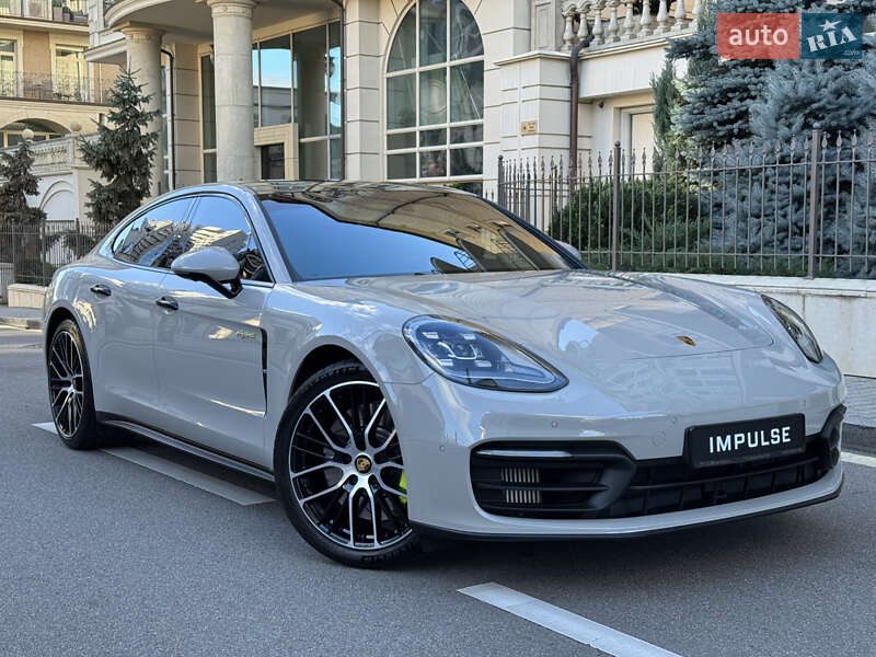 Фастбэк Porsche Panamera 2023 в Киеве