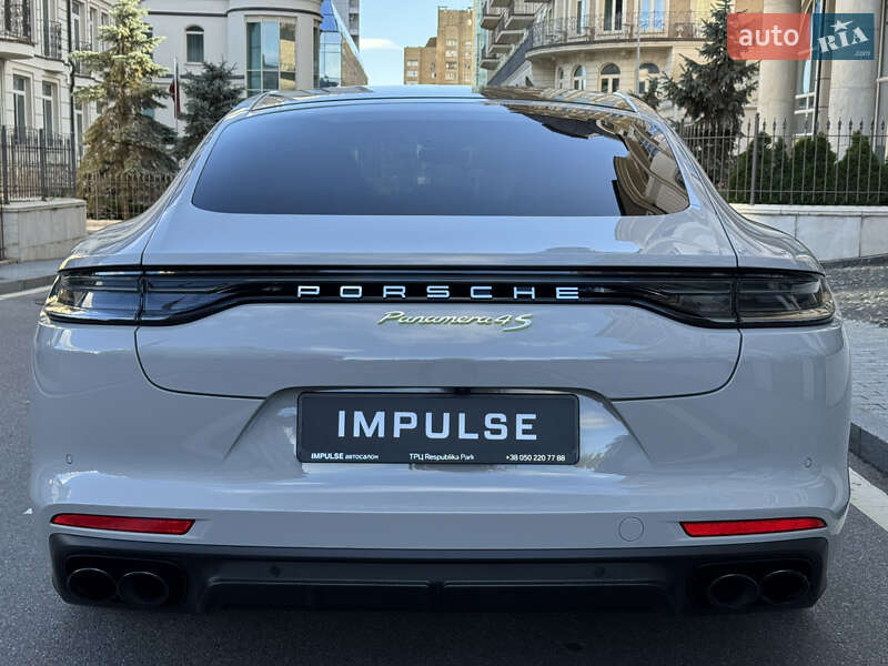 Фастбэк Porsche Panamera 2023 в Киеве