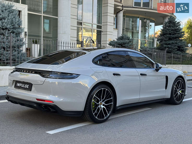 Фастбэк Porsche Panamera 2023 в Киеве