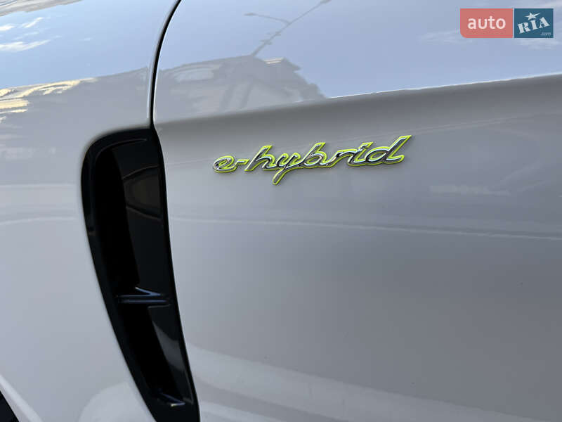 Фастбэк Porsche Panamera 2023 в Киеве