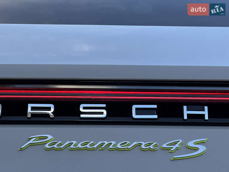Фастбэк Porsche Panamera 2023 в Киеве