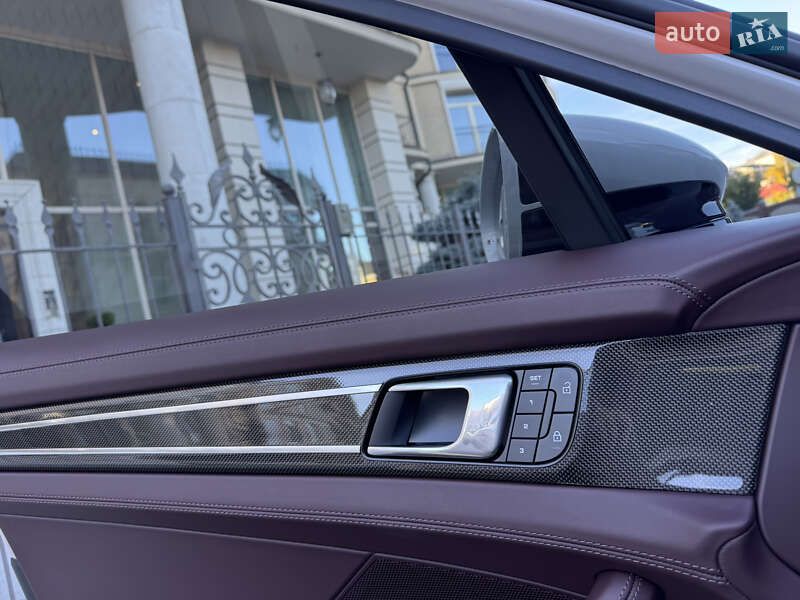 Фастбэк Porsche Panamera 2023 в Киеве