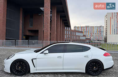 Фастбэк Porsche Panamera 2013 в 