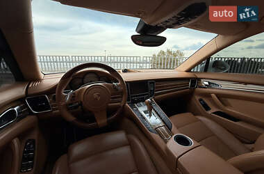 Фастбэк Porsche Panamera 2013 в 