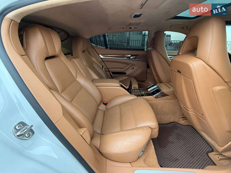 Фастбэк Porsche Panamera 2013 в Киеве фото 30 Фастбэк Porsche Panamera 2013 в Киеве