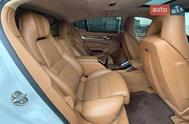 Фастбэк Porsche Panamera 2013 в 