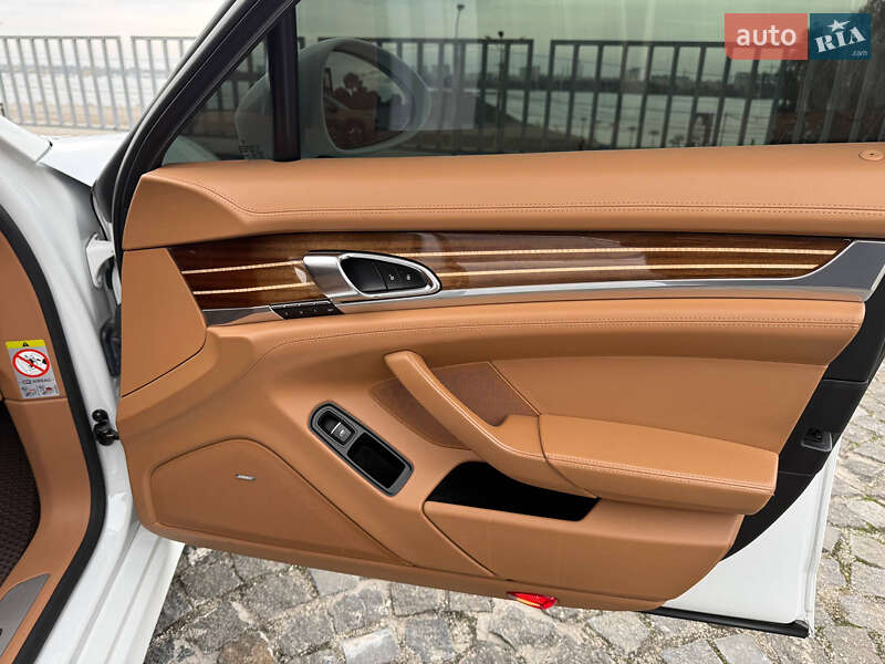 Фастбэк Porsche Panamera 2013 в Киеве фото 32 Фастбэк Porsche Panamera 2013 в Киеве