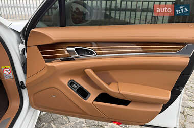 Фастбэк Porsche Panamera 2013 в 