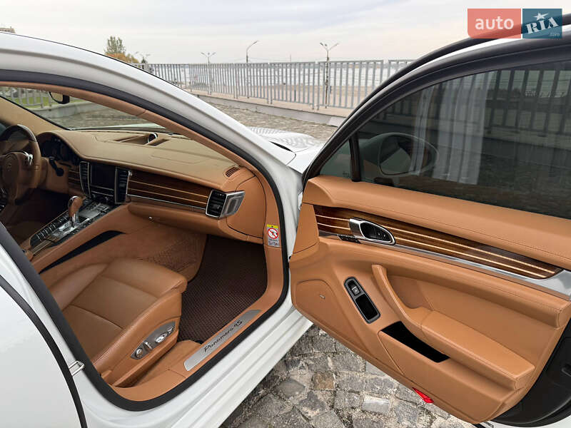 Фастбэк Porsche Panamera 2013 в Киеве фото 33 Фастбэк Porsche Panamera 2013 в Киеве
