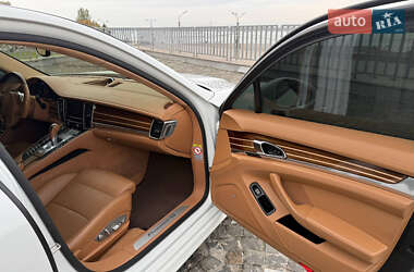 Фастбэк Porsche Panamera 2013 в 