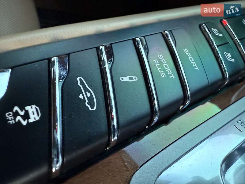 Фастбэк Porsche Panamera 2013 в Киеве