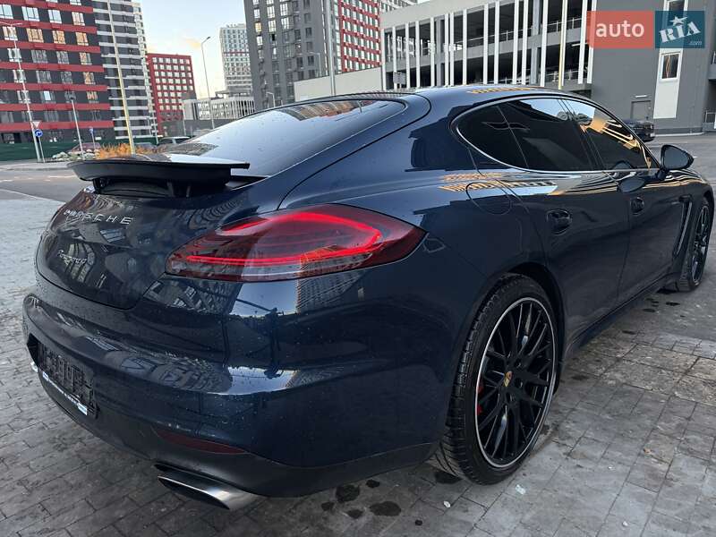 Фастбэк Porsche Panamera 2013 в Киеве