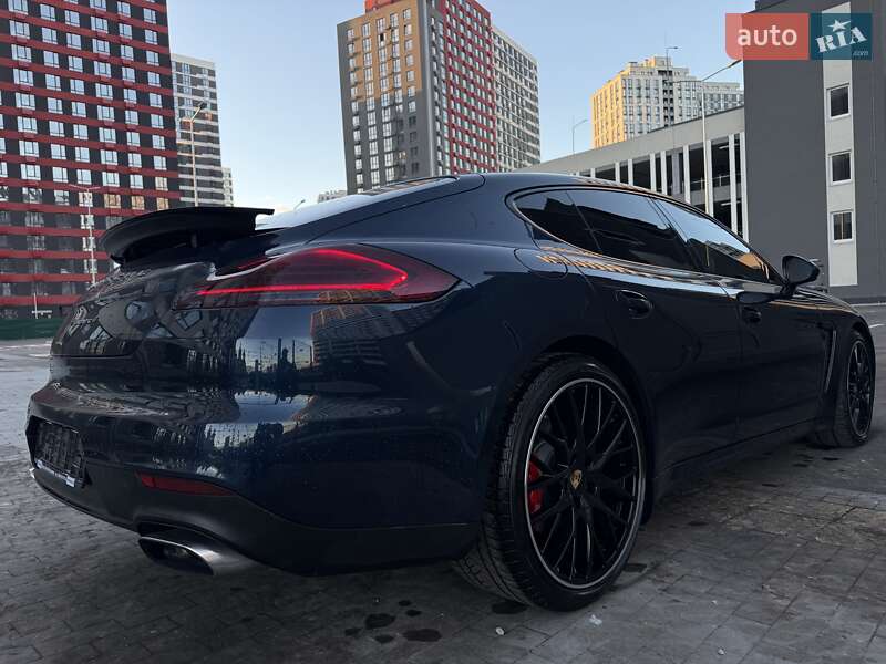 Фастбэк Porsche Panamera 2013 в Киеве