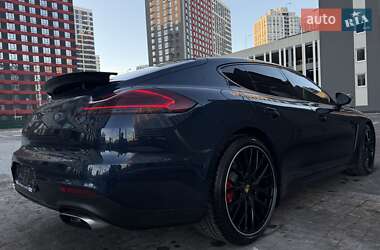 Фастбэк Porsche Panamera 2013 в 