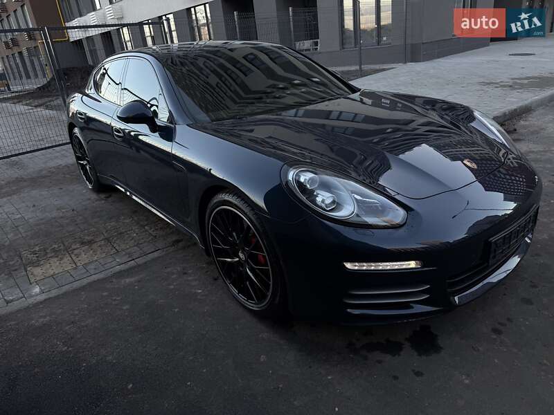 Фастбэк Porsche Panamera 2013 в Киеве