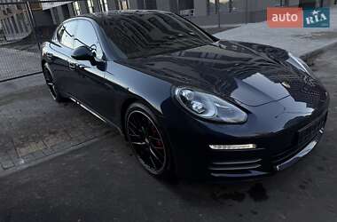Фастбэк Porsche Panamera 2013 в 