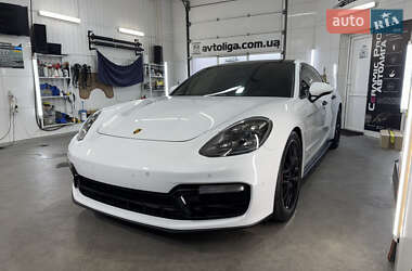 Фастбэк Porsche Panamera 2019 в 