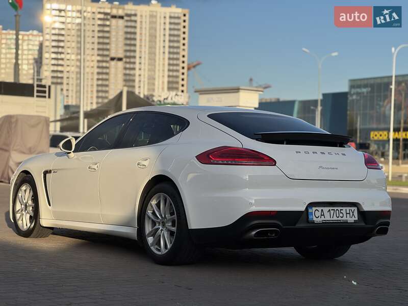 Фастбэк Porsche Panamera 2013 в Киеве