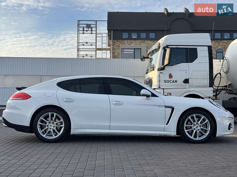 Фастбэк Porsche Panamera 2013 в Киеве