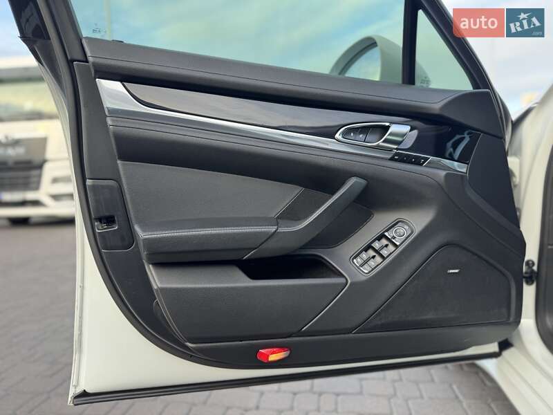 Фастбэк Porsche Panamera 2013 в Киеве