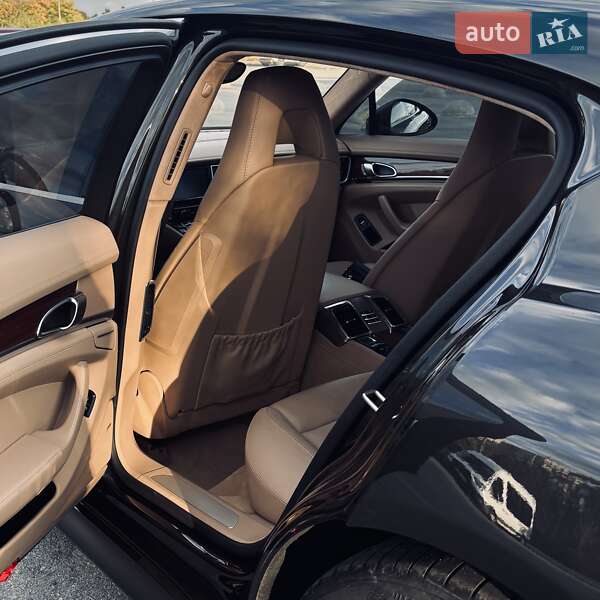 Фастбэк Porsche Panamera 2012 в Запорожье