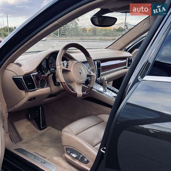 Фастбэк Porsche Panamera 2012 в Запорожье