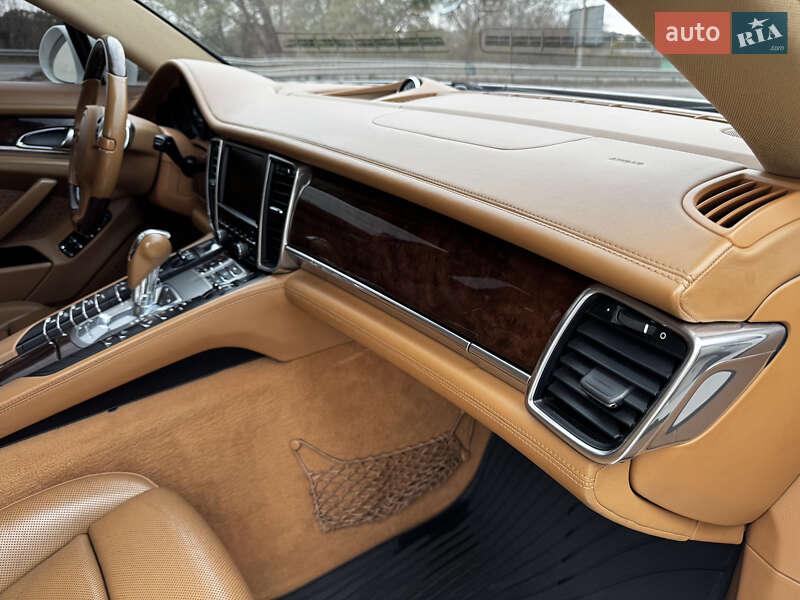 Фастбек Porsche Panamera 2010 в Харкові