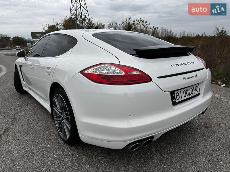 Фастбек Porsche Panamera 2010 в Харкові