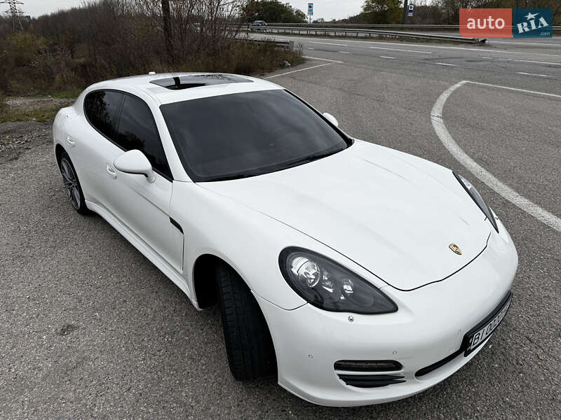 Фастбек Porsche Panamera 2010 в Харкові