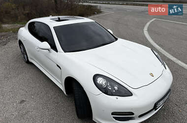 Фастбек Porsche Panamera 2010 в 