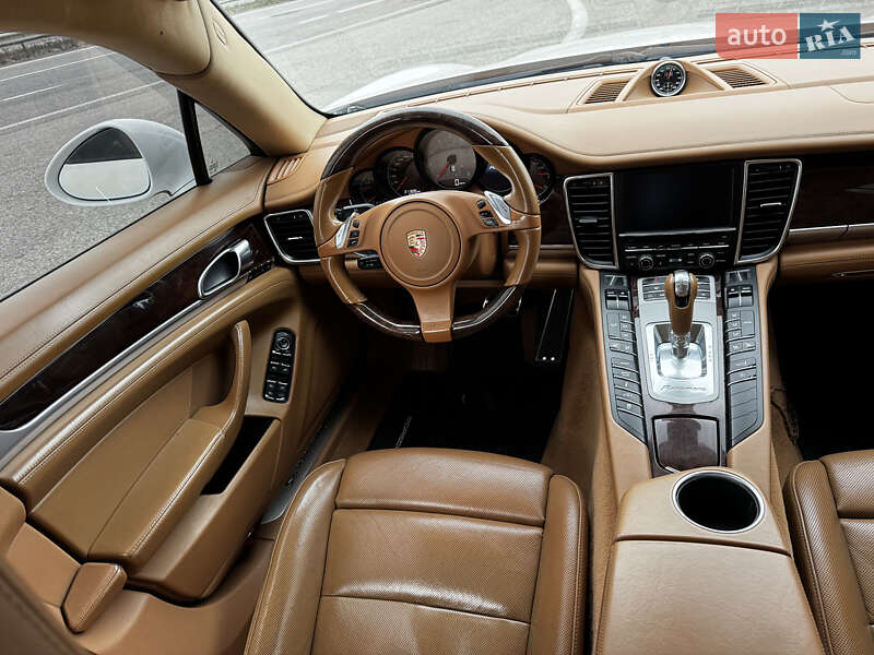 Фастбек Porsche Panamera 2010 в Харкові