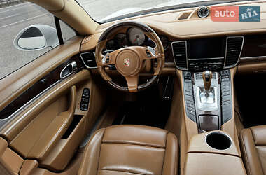 Фастбек Porsche Panamera 2010 в 