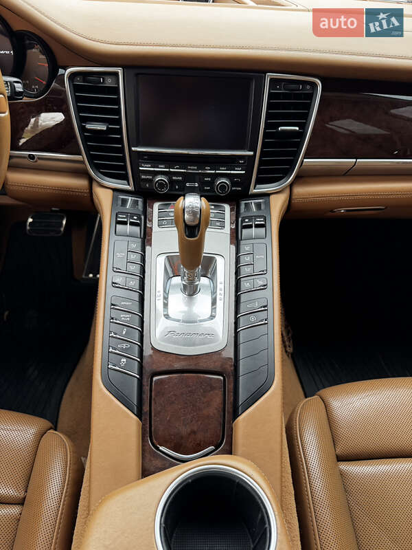 Фастбек Porsche Panamera 2010 в Харкові