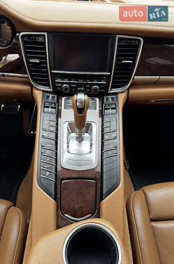 Фастбек Porsche Panamera 2010 в 