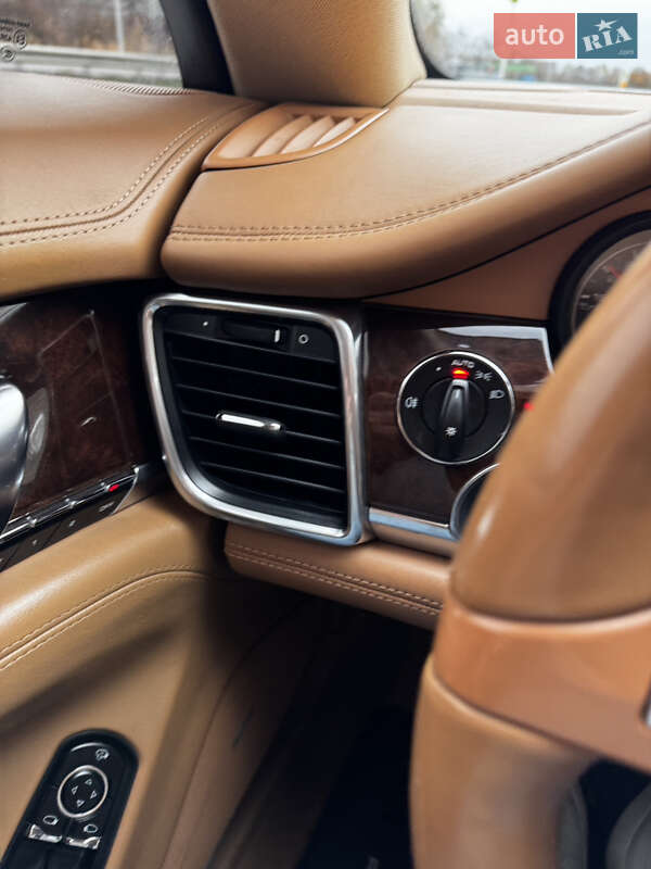 Фастбек Porsche Panamera 2010 в Харкові