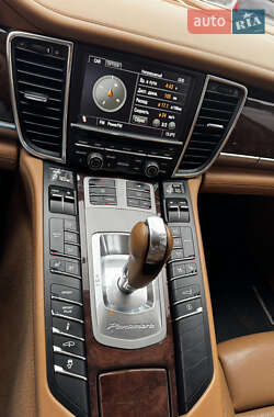 Фастбек Porsche Panamera 2010 в 