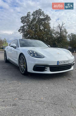 Фастбэк Porsche Panamera 2018 в Киеве