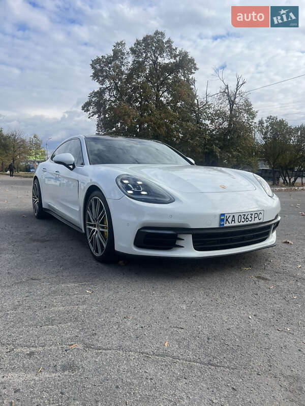 Фастбэк Porsche Panamera 2018 в Днепре